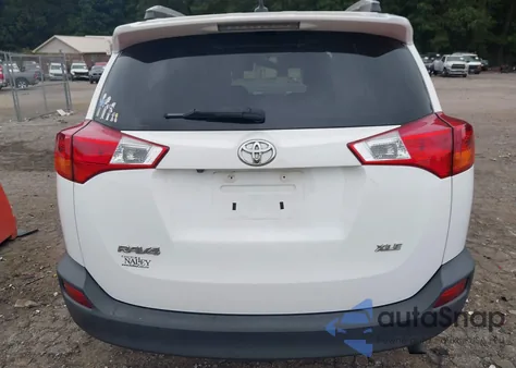 2015 Toyota Rav4 Xle z USA, uszkodzony, nr VIN 2T3WFREV2FW138001